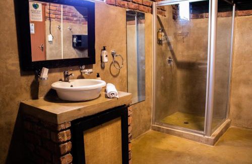 Hoedspruit Cabin | Tshukudu Game Lodge