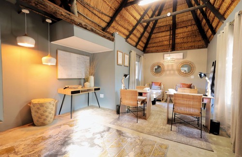Hoedspruit Cabin | Tshukudu Game Lodge