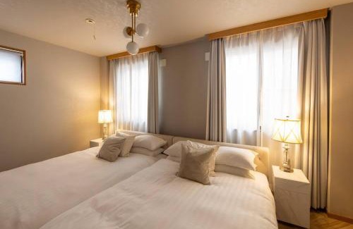 Shinsekai House | Tsutenkaku Royal House - Self Check-In Only