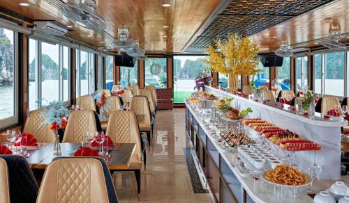 Ha Long Hotel | Tuần Châu - Phương Đông Motel Hạ Long
