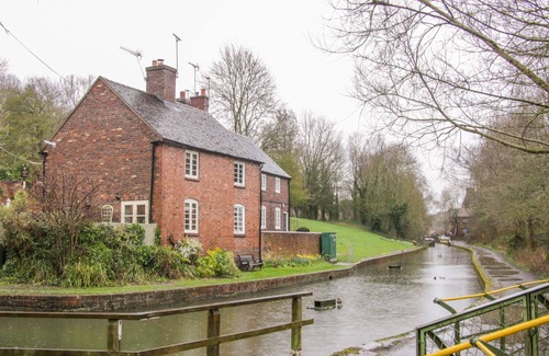 Jackfield Cottage | TUB BOAT COTTAGE, pet friendly, character holiday cottage in Coalport