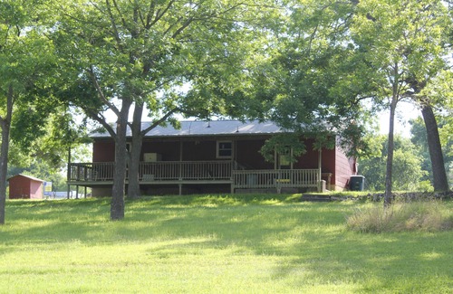Gruene Cabin | Tube, swim, relax, and enjoy the Guadalupe River ~ near Historic Gruene.