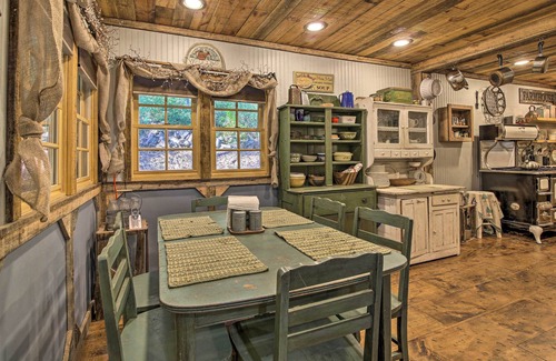 Sautee Nacoochee Cabin | Tubes & Kayaks: 5-Acre North Georgia Mtn Retreat