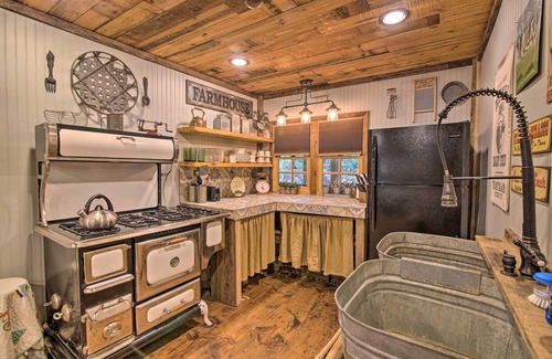 Sautee Nacoochee Cabin | Tubes & Kayaks: 5-Acre North Georgia Mtn Retreat