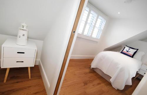 Mumbles Apartment | Tucked Away, Beach Access Sleeps 4