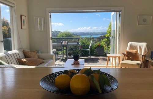 Oneroa House | Tucked away from the downtown core and centrally located for your convenience
