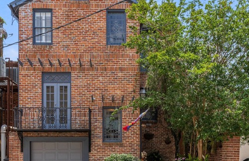 Milton House | Tucked away historical townhome central to downtown New Iberia's Main street!