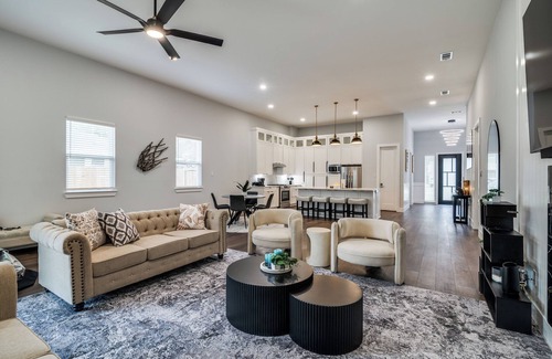 Garland House | Tucked away New construction Home near Garland Downtown area