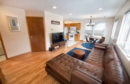 Lower East Side Apartment | Tucked Away Off Brady - 4 Beds