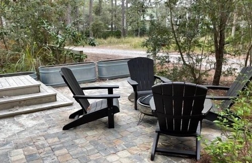 Grayton Beach Cottage | Tucked Away Treehouse 4 bed/2 bath sleeps 11 Short walk to Beach,3nt min may