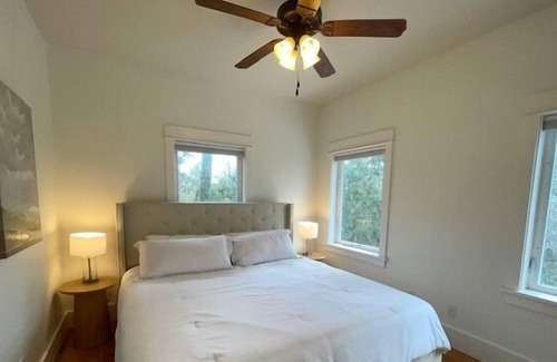 Grayton Beach Cottage | Tucked Away Treehouse 4 bed/2 bath sleeps 11 Short walk to Beach,3nt min may