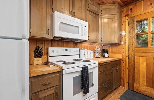 West Village Cabin | Tucked in Shaver Lake’s West Village and walking distance to shops, restaurants, and the lake!