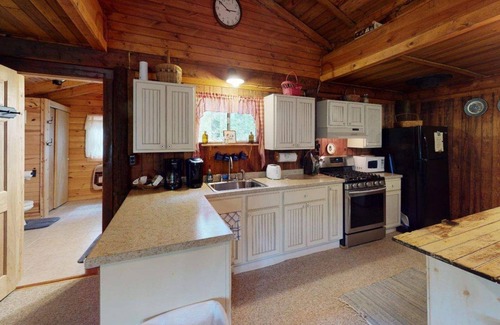 New Plymouth Cabin | Tucked In - Standard Couple's Cabin