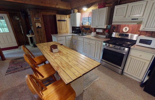 New Plymouth Cabin | Tucked In - Standard Couple's Cabin