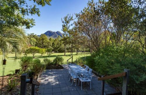 Rathdowney Bed & Breakfast | Tuckeroo Cottages & Gardens - Blue Wren & Kookaburra