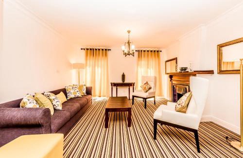 Nuwara Eliya Villa | Tudor Barn - Little England Cottages