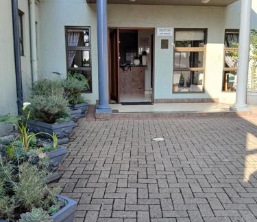 Middelburg House | Tudor Manor