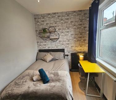 Leicester Apartment | Tudor Road House