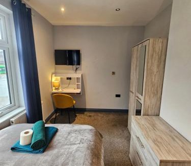 Leicester Apartment | Tudor Road House