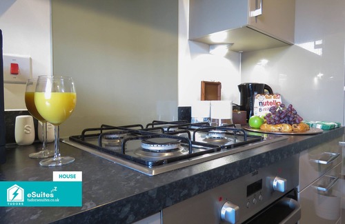 Bordesley House | Tudors eSuites 3 Bedroom House & Garden