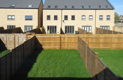 Bordesley Apartment | Tudors eSuites Birmingham House with Private Garden Free Parking