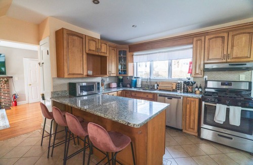 Medford House | Tufts 4BD/2BA - 5.MIN to Harvard&Boston/Free Parking/Walk to Subway
