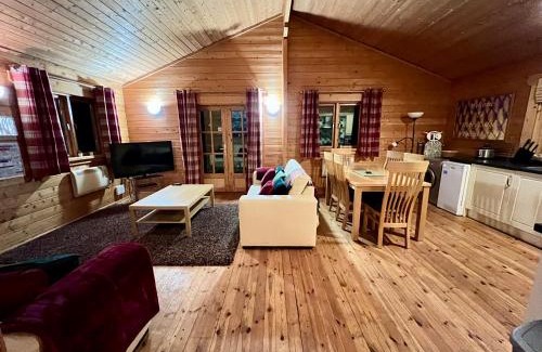 Ampney Crucis House | Tufty Lodge, Lake Pochard lodge 9