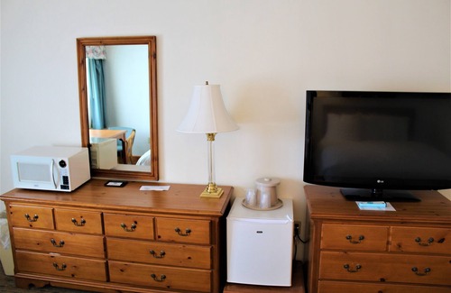 Boothbay Harbor Hotel | Tugboat Inn