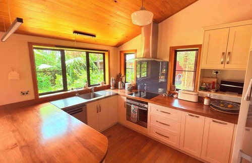 Collingwood House | Tui Lodge - Getaway in Collingwood