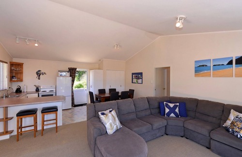 Tata Beach Cottage | Tuis on Tata - Golden Bay Home (Tata Beach)