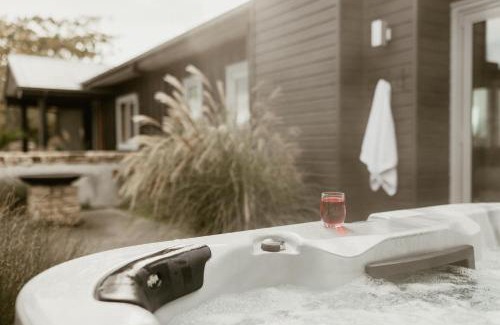 Kahuranaki House | Tuki Views House with pool and spa