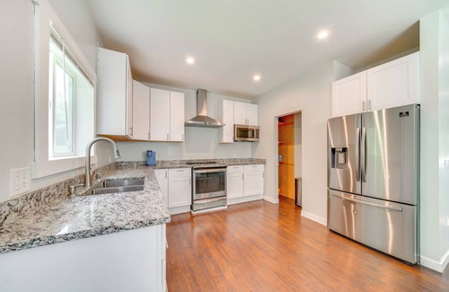 Tukwila House | Tukwila Townhome: 12 Mi to Seattle!