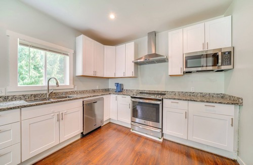 Tukwila House | Tukwila Townhome: 12 Mi to Seattle!