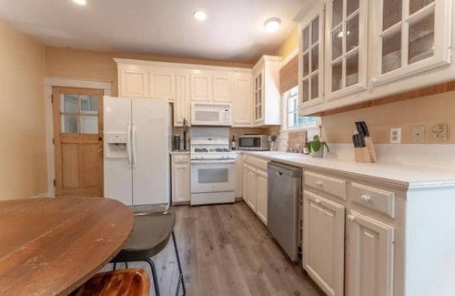 Highlands - Perkins Cottage | Tulane Street Cottage