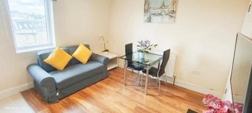Addison Apartment | Tulip 5 Top Floor at Hammersmith