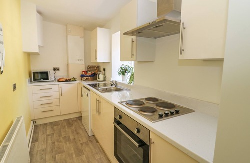 Shipley Cottage | TULIP COTTAGE, pet friendly, character holiday cottage in Baildon