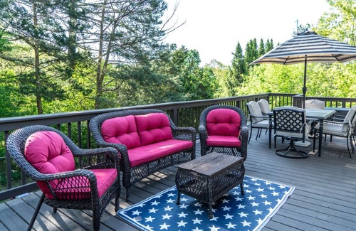 Como House | Tulip Hill – Peaceful 4 BDR on Lake Como, 10 Min to Lake Geneva!