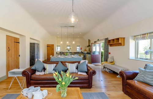 Dyrham Cottage | Tull - sleeps 8 guests in 4 bedrooms