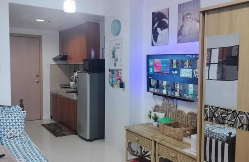 South Triangle Condo | Tum's Mplace Staycation 17th Floor Tower B