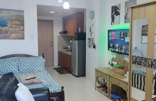 South Triangle Condo | Tum's Mplace Staycation 17th Floor Tower B