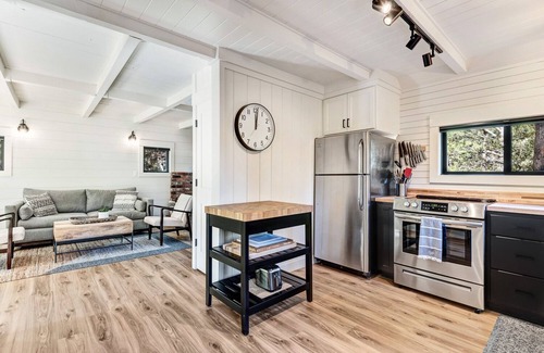 Bend Cabin | Tumalo Falls Modern Cabin Boulder House Bend