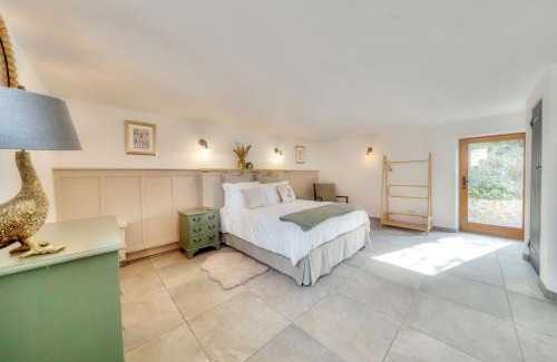 Knowstone House | Tumbledown Barn