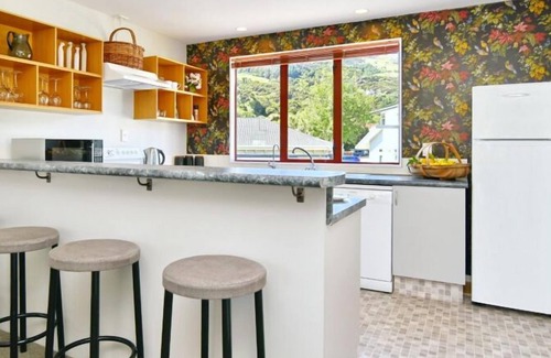 Akaroa Apartment | Tumeke Akaroa -Delightful Akaroa apartment right in the township