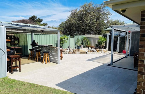 Tuncurry House | Tuncurry Tranquility family and dog friendly house/garden conveniently located