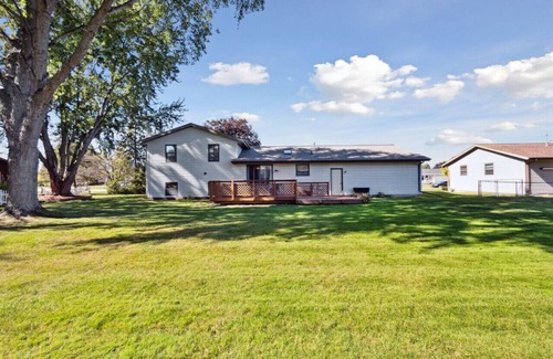 Bellevue House | Tunis House 9 Miles to Lambeau - Draft Rental