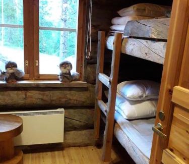 Rukatunturi Ski Chalet | Tunnelmallinen kelohonkamökki (paritalon puolikas) Rukalla