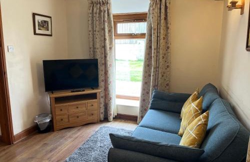 Cirencester House | Tupenny Cottage, Old Mill Farm, Cotswold Water Park