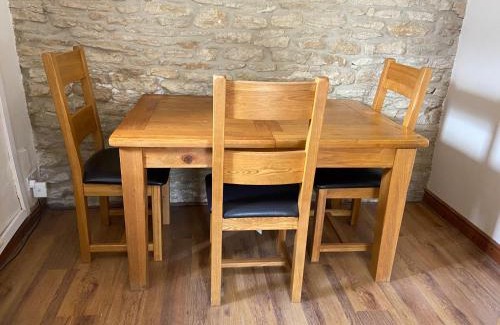 Cirencester House | Tupenny Cottage, Old Mill Farm, Cotswold Water Park