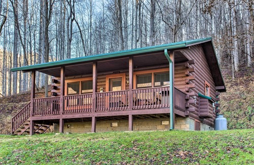 Clyde Cabin | 'Turkey Creek Cove’ Clyde Cabin w/Mtn Views!