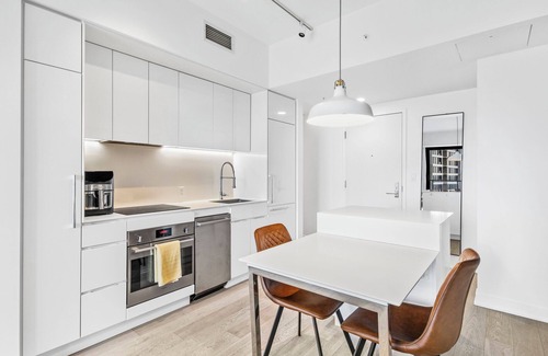 Downtown Montreal Condo | Turn-Key Luxury Stay - Downtown Montreal
